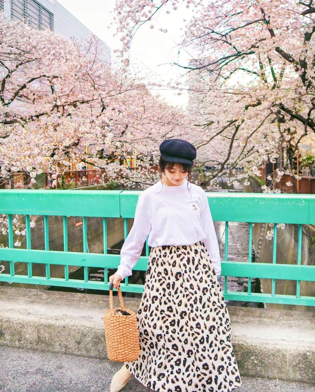 中島絢乃さんのインスタグラム写真 - (中島絢乃Instagram)「🌸🌸🌸﻿ ﻿ ﻿ 投稿できてなくて﻿ 心配してくれた子ごめんなさい😂💦🙏🏻﻿ 私はぴんぴんしております！🏃‍♀️💫﻿ ﻿ ﻿ ﻿ ﻿ ﻿ 久しぶりにコーデ載せておこう💭🌸﻿ ﻿ skirt ：#fifth (@fifth_store )☞60%OFF🎟﻿ tops ：josiesrunway  shoes ：enpunto ﻿ ﻿ ﻿ ﻿ ﻿ #フィフス の﻿ #ウエストゴムレオパードフレアスカート は﻿ 春にも使えるレオパードだよ🌸﻿ (カラーはホワイト🤍) ﻿ ウエストがゴムだから﻿ カジュアルに着られて良いね🙆‍♀️💭💫﻿ ﻿ ﻿ ﻿ トップスは、﻿ #オーストラリア森林火災 の被害にあった﻿ 動物たちや自然への支援として購入した﻿ チャリティロングTシャツが届いたので🐨💕👕﻿ (収益は2500万円にもなり、﻿ WWF Australiaに寄付されたそうです！🙏🇦🇺)﻿ ﻿ ﻿ 靴はenpunto今季のもので、﻿ めちゃくちゃ歩きやすいし可愛いので﻿ たくさん履くと思います😊💕﻿ ﻿ ﻿ ﻿ ﻿ ﻿ さ！この週末は﻿ おうちをいっぱい楽しもう！！﻿ やることリストを作ってやる気満々です🔥💫﻿ ﻿ ❤︎❤︎❤︎❤︎❤︎❤︎❤︎❤︎❤︎❤︎❤︎❤︎❤︎❤︎❤︎❤︎❤︎﻿ #prayforAustralia#hugsforkoalas﻿#fifthtl sponsored  #カジュアル#ロングスカート#平均身長コーデ#春コーデ」3月27日 23時11分 - nakajima_ayano