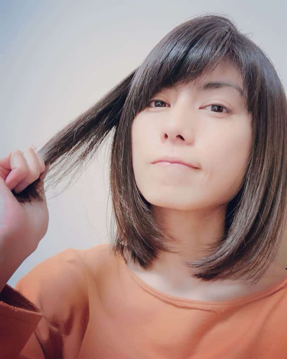 芳野友美さんのインスタグラム写真 - (芳野友美Instagram)「なんか今日はちょっと髪の毛がいつもよりパサついてる気がするよ・・・ どうでもいい話だけど（笑）」3月27日 23時05分 - yumi_yoshino_1980