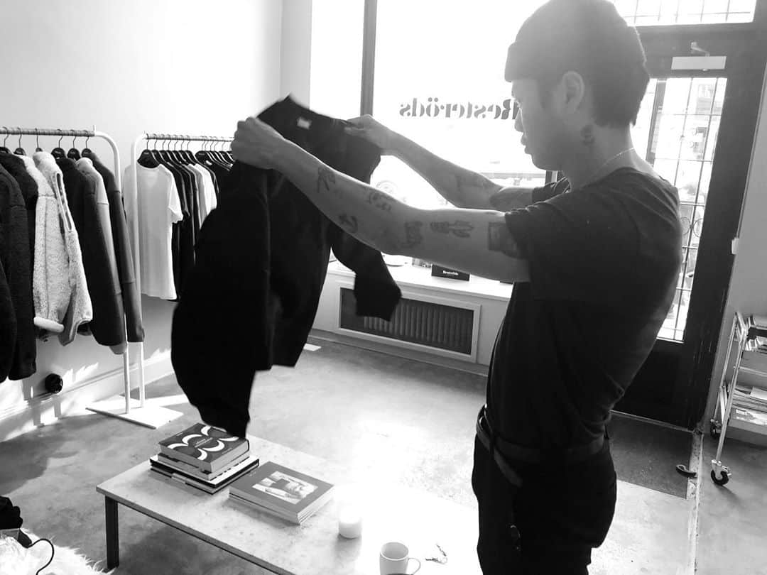レステロッズのインスタグラム：「Resteröds showroom are drinking coffee with @junnstrandberg today! #casting」