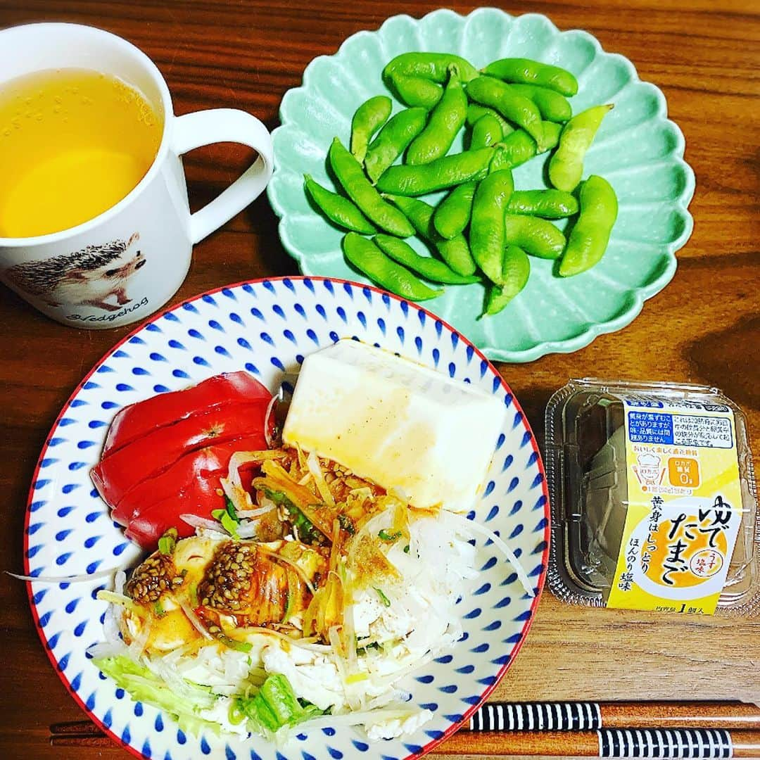 柏崎桃子さんのインスタグラム写真 - (柏崎桃子Instagram)「3/27の記録  今日は学校最後の出勤日でした。先生や学生さん達と1年過ごせていろいろ勉強させていただきました。  ヨックモックと福砂屋のカステラを配りながらご挨拶して…やっぱり寂しい😢😢😢 でも私らしく笑ってお別れさせて下って感謝です。  さ！明日からおうち時間。 掃除と家で出来る運動とお風呂を存分に楽しみます！  午前中だけ病院😭頑張るー！  #ダイエット #diet #sss #ストレッチ #兼子ただし さん #大幅減量  #体重公開  #ご飯 #おうちごはん #お弁当 #ウォーキング #walking」3月27日 23時22分 - momoko_kashiwazaki