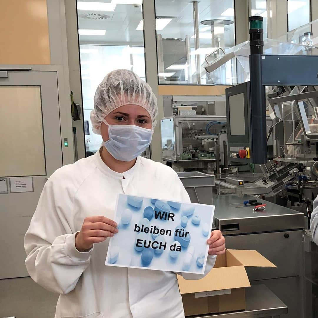 ノバルティスさんのインスタグラム写真 - (ノバルティスInstagram)「💙💙💙 We thank our colleagues around the globe for their tireless commitment to manufacturing and supplying medicines for patients during the COVID-19 pandemic. #coronavirus #COVID19 #NovartisLife」3月27日 23時24分 - novartis