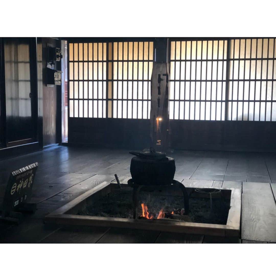 沖玲奈さんのインスタグラム写真 - (沖玲奈Instagram)「すこし前の金沢〜白川郷〜飛騨〜長野の時の写真や女子会、お祝いの会など🍣🍎🥂直近のものではなく、時系列はかなりバラバラです。笑 旅行はまだ寒かったけど、どこも落ち着いた街並みでゆっくり出来て最高だった♨️ 長野の穂高にある #chilloutstylecoffee は店内の香りと深めのソファー×カウンターが居心地良過ぎたので、また行きたいな☕️🌿 お客さんもいっぱいでした👨‍👩‍👧💫 . そして先日の久々の10kmの記録も付けておいた🤣🌟走り込んでた時期と比べたら、やっぱスピードは出にくくなってる。。😯節制しないとw 落ち着いたらまたレースも沢山出たいなー🏃‍♀️今は出来る限りのことをしておこう✨体幹と脚は宅トレで出来る💪w #国内旅行 #金沢 #ひがし茶屋街 #白川郷 #北陸 #長野 #安雲野 #旅ラン #女子会 #ランニング #workout #trip #running」3月27日 23時27分 - reinaoki2508