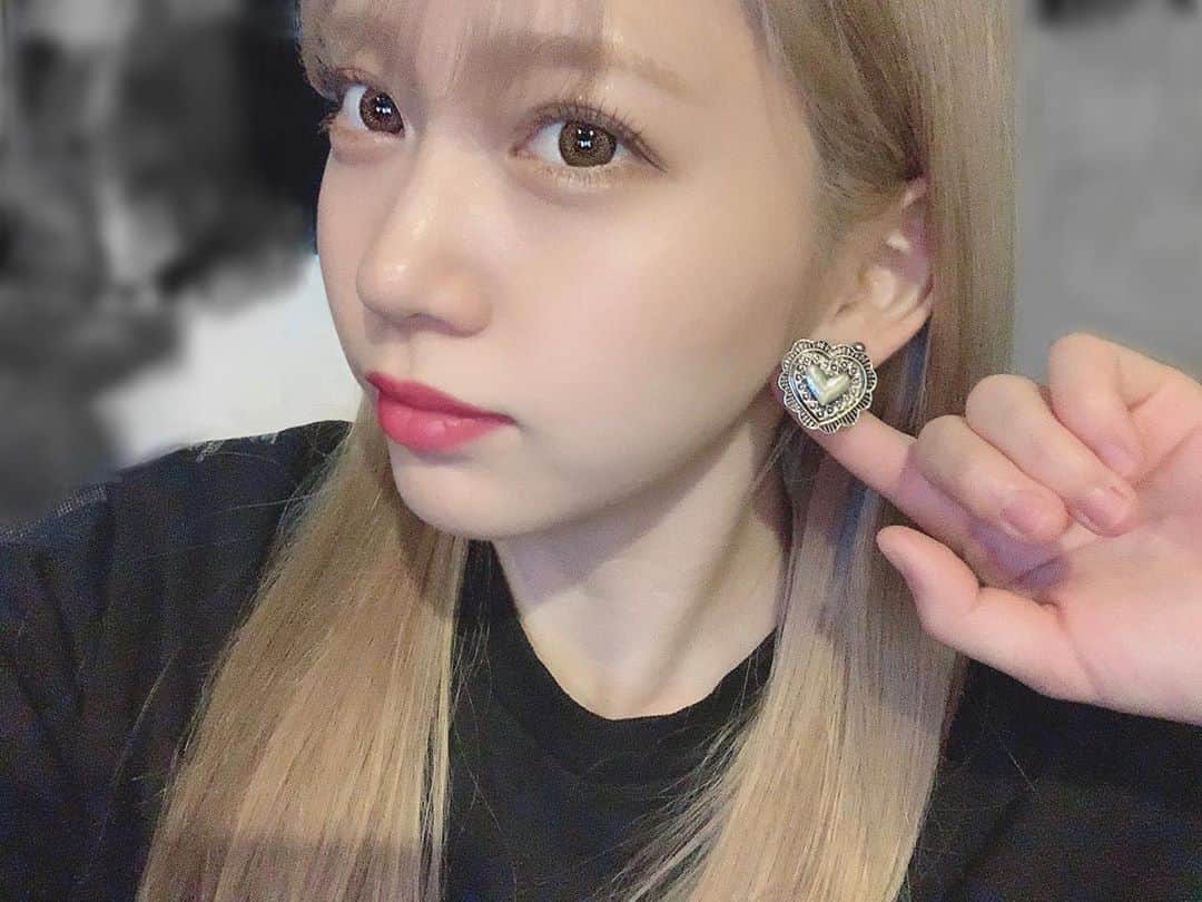 茂木忍のインスタグラム：「新しいピアス👂 かーわーいーいー！」