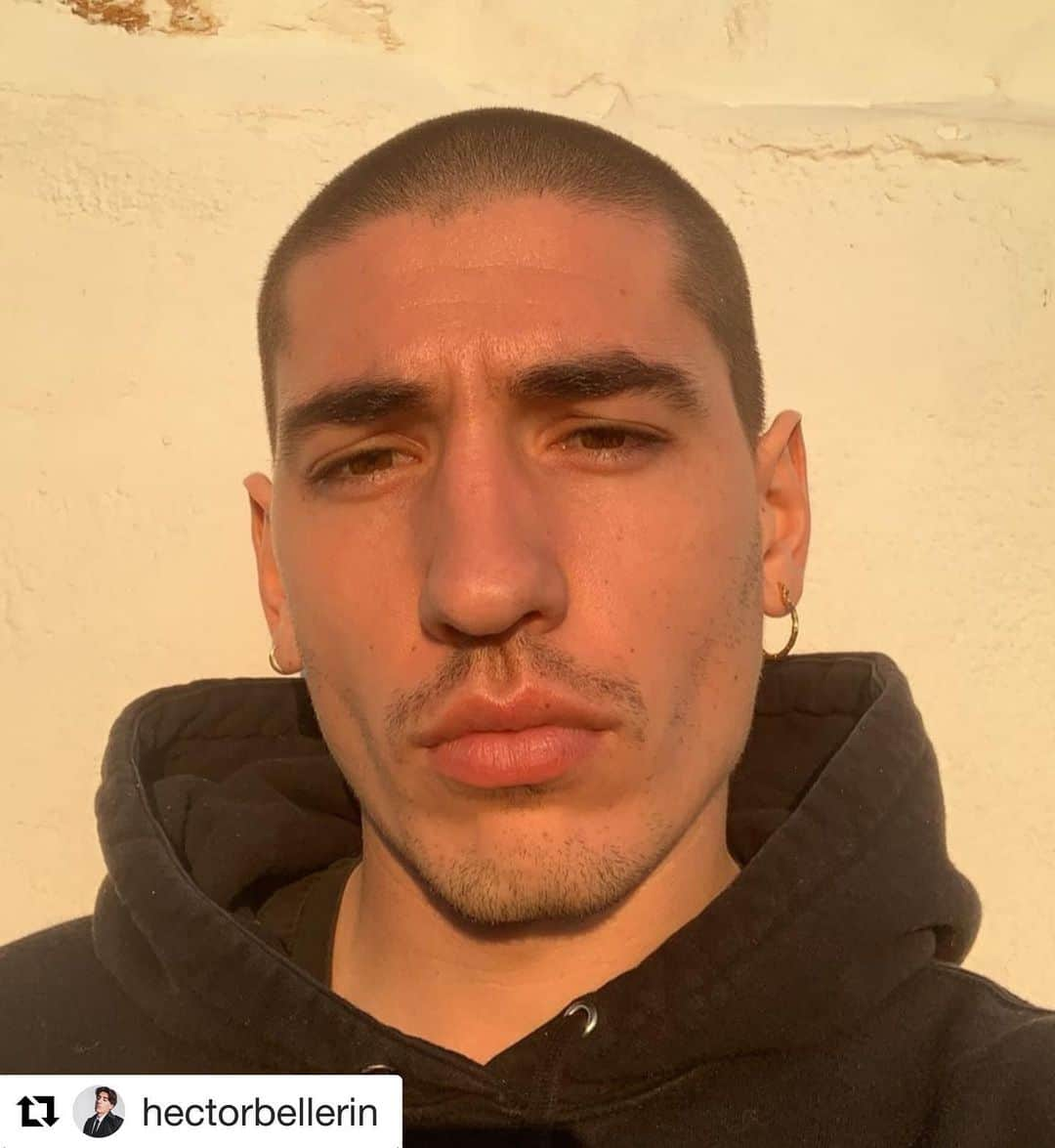 アーセナルFCさんのインスタグラム写真 - (アーセナルFCInstagram)「#Repost @hectorbellerin ・・・ Stay home, enjoy the sun」3月28日 5時08分 - arsenal