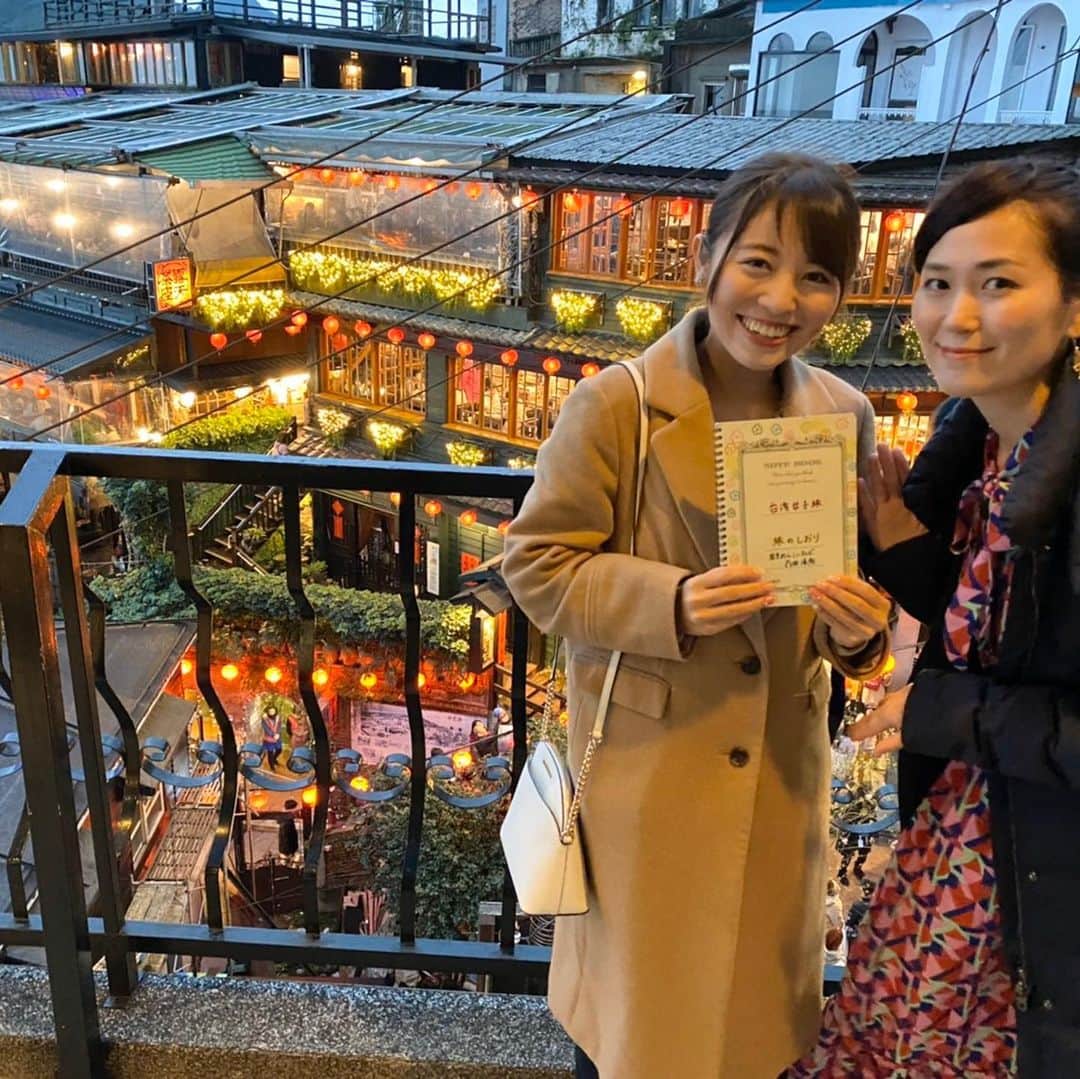 ティーナ・カリーナのインスタグラム：「明日３月28日（土）朝6時〜 BSフジ「わがまま！気まま！旅気分」 ティーナとリョーナの台湾女子旅🇹🇼 岩手めんこいテレビの花田凌南アナウンサーと、台湾へ行ってきました😊  撮影は２月の上旬。  番組をみて、気分だけでも台湾に行って楽しんでもらえたら嬉しいです😊  念願のテレサ・テンさんのお墓参りにも☺️ 台湾の魅力をお伝えします！ 早起きしてぜひご覧ください♪  #BSフジ #ツアーウェーブ #ツアー・ウェーブ #めんこいテレビ  #台湾女子旅 #台湾旅行」
