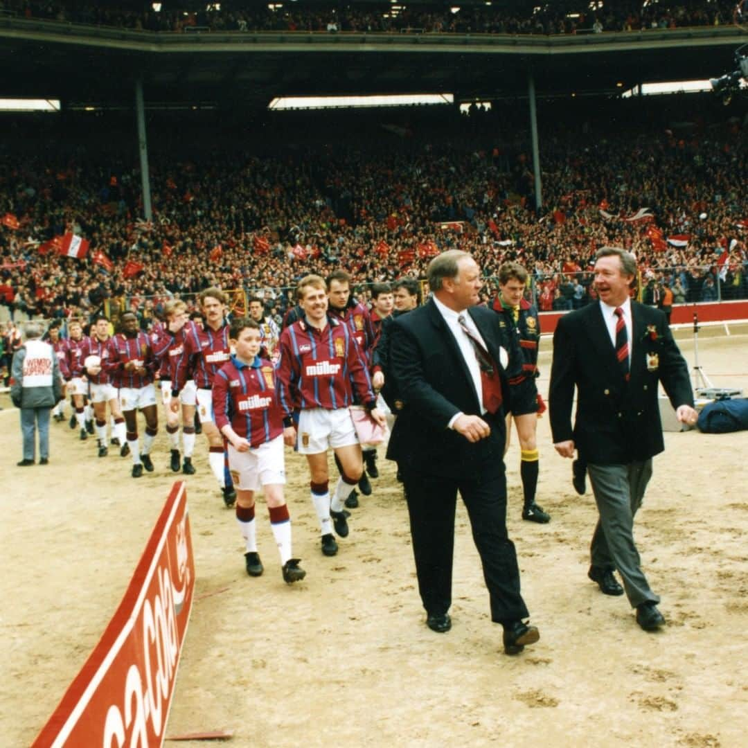 アストン・ヴィラFCさんのインスタグラム写真 - (アストン・ヴィラFCInstagram)「#OnThisDay in 1994, Villa faced Manchester United in the 1994 League Cup Final at Wembley. 🏆 Join us on VillaTV from 5pm to relive the full 90 minutes! LINK IN BIO. 🙌 #Full90Friday #AVFC」3月28日 0時00分 - avfcofficial