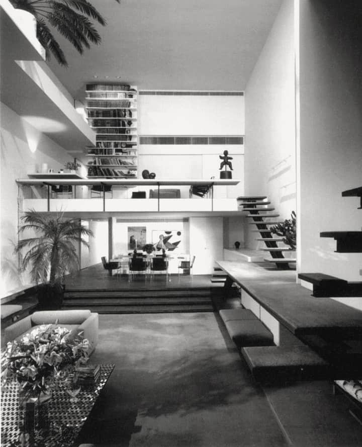ホルストンのインスタグラム：「#Halston's #PaulRudolph-designed Manhattan townhome.」