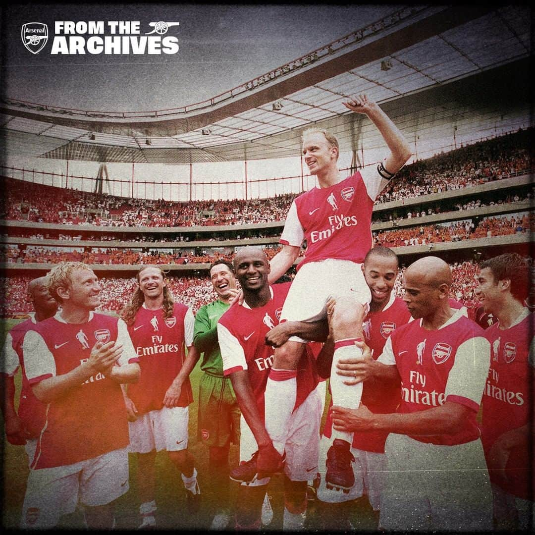 アーセナルFCさんのインスタグラム写真 - (アーセナルFCInstagram)「📸 From the archives...⁠ ⁠ 🗓 July 22, 2006⁠ 📍 Emirates Stadium, London⁠ 🏃 Dennis Bergkamp is chaired from the pitch after his testimonial match⁠ ⁠ ⁠ #Arsenal #ArsenalArchives」3月28日 0時05分 - arsenal