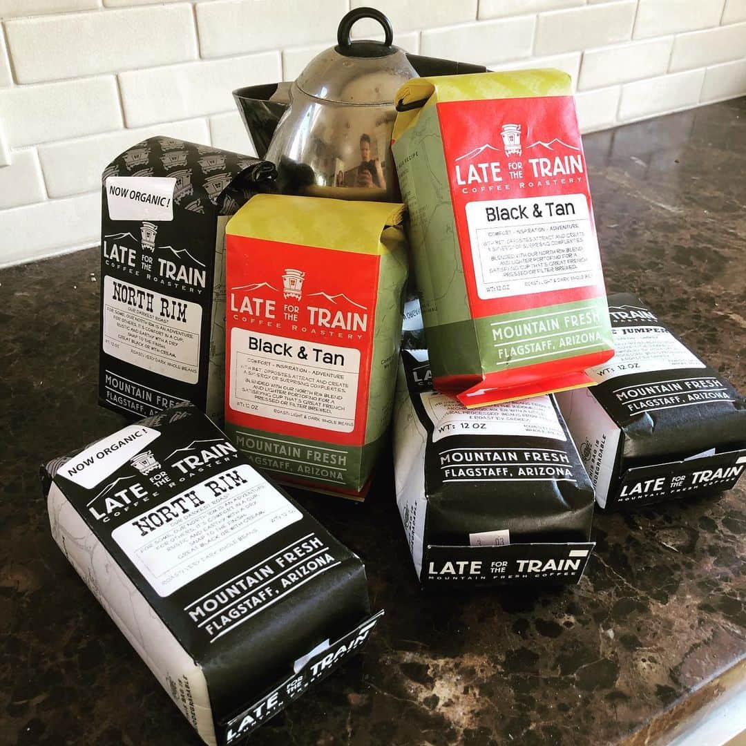 シーマス・デヴァーさんのインスタグラム写真 - (シーマス・デヴァーInstagram)「Got my shipment of my favorite coffee yesterday from Flagstaff. @lfttcoffee even shipped it for free.」3月28日 0時23分 - seamuspatrickdever