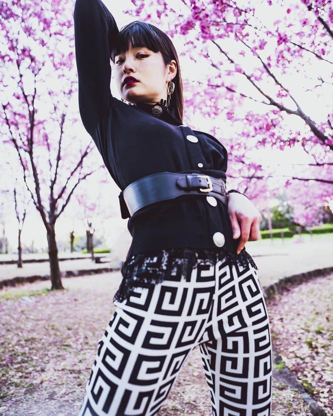 新野彩乃のインスタグラム：「🌸📸photo by @kantoos_lifestyle 📸🌸 . . . #portrait #vogue #voguing #被写体 #HIKARIfamily #photo #photography #model #photograph #graphic #digitalphotograph #digitalphoto #dance #dancer #japanese」
