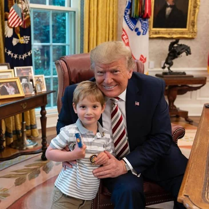 ドナルド・トランプさんのインスタグラム写真 - (ドナルド・トランプInstagram)「HAPPY BIRTHDAY THEO!! #Repost @ivankatrump ・・・ Happy 4th Birthday to my sweet baby Theo!  He is joy personified and lights up our home, and envelops our hearts, with his kindness and laughter. ☀️」3月28日 1時06分 - realdonaldtrump