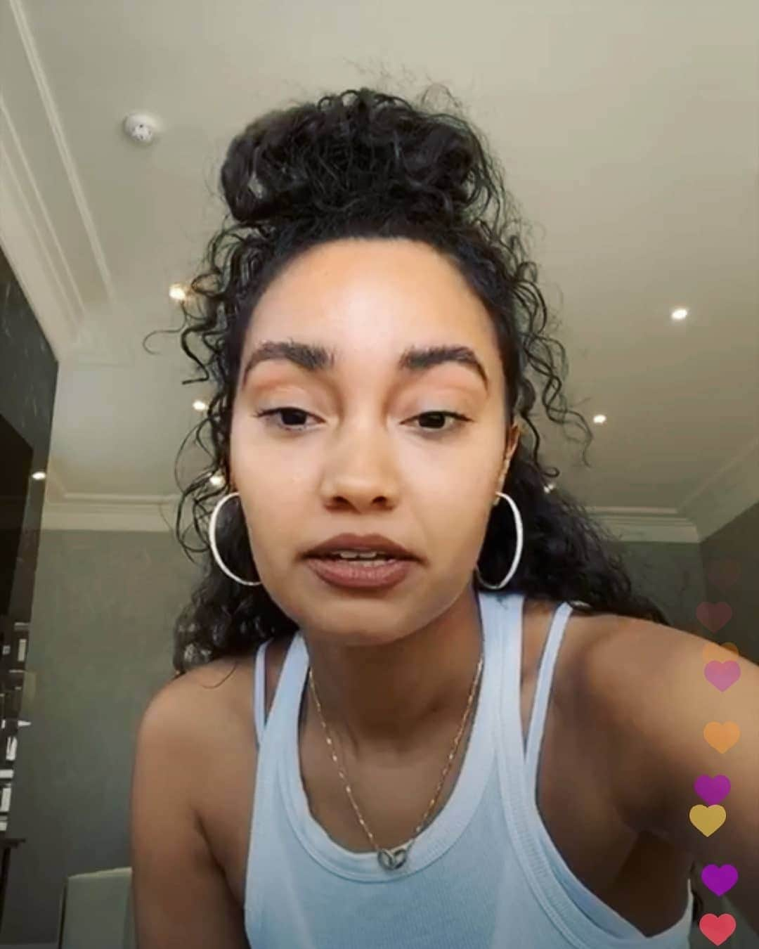 ジェイド・サールウォールさんのインスタグラム写真 - (ジェイド・サールウォールInstagram)「Leighqueen by ig livestream❤ @leighannepinnock  #BREAKUPSONG」3月28日 1時14分 - jadeameliabadwi