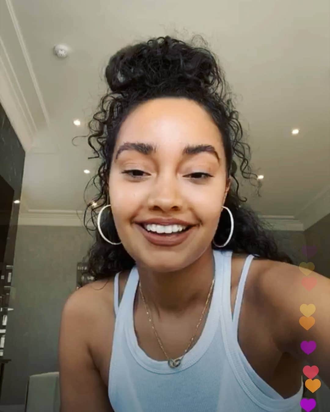 ジェイド・サールウォールのインスタグラム：「Leighqueen by ig livestream❤ @leighannepinnock  #BREAKUPSONG」
