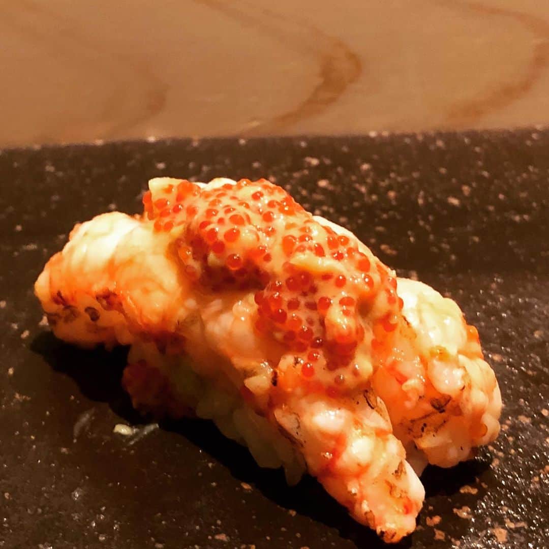 鈴木央紹さんのインスタグラム写真 - (鈴木央紹Instagram)「先々週、打ち合わせ後に美味しい寿司！ 美味かったー。またお邪魔したいです！ #車海老の上に海老味噌 #中トロ #ウニ #軍艦ではなく握り #ヒサログ」3月28日 1時18分 - hisatsugusax