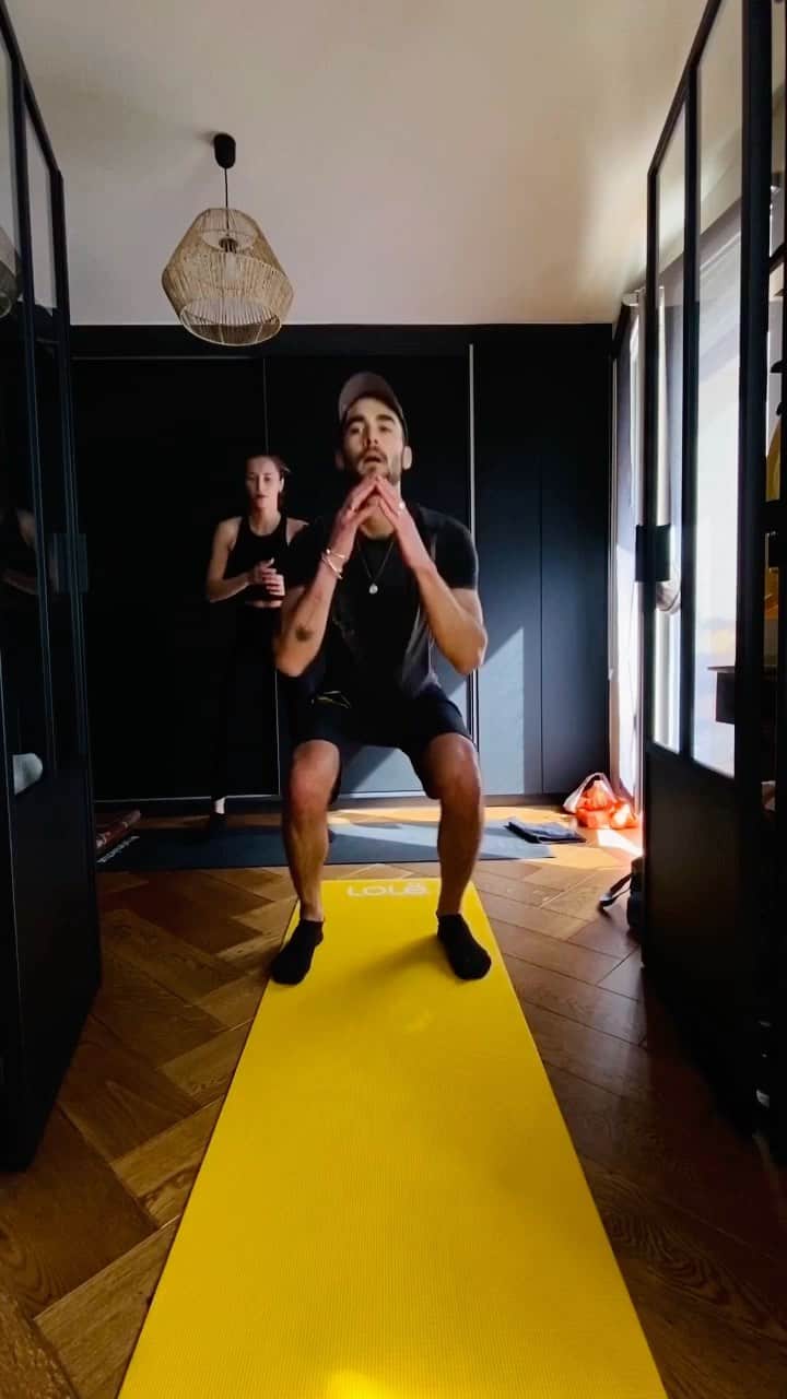 NICOLAS SIMOESのインスタグラム：「Workout together for 40 minutes : • Warm Up : 4 exercices (repeat 4 times) • Circuit : 8 exercices. 45’’ ON - 15’’ OFF (repeat 5 times) • Take 3 minutes OFF then challenge for two : abs plank as long as you can!  Good luck 🏋️‍♀️🔥」