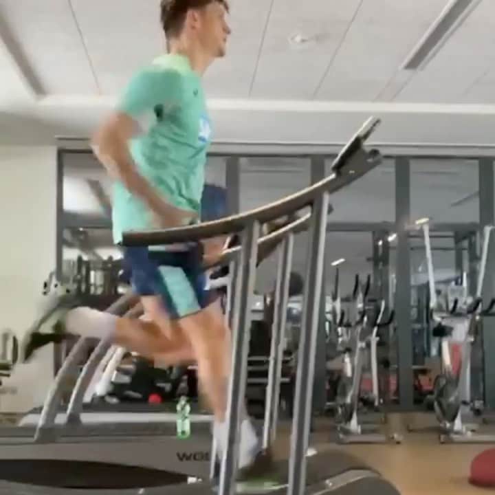 シュテフェン・ツバーのインスタグラム：「Keep fit, keep healthy⏱️⚡#sz17」
