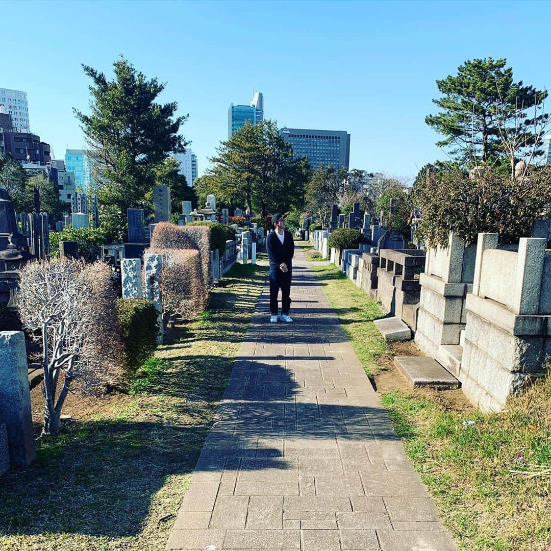 有吉弘行さんのインスタグラム写真 - (有吉弘行Instagram)「墓好きおばさん有吉さん。」3月28日 2時45分 - ariyoshihiroiki