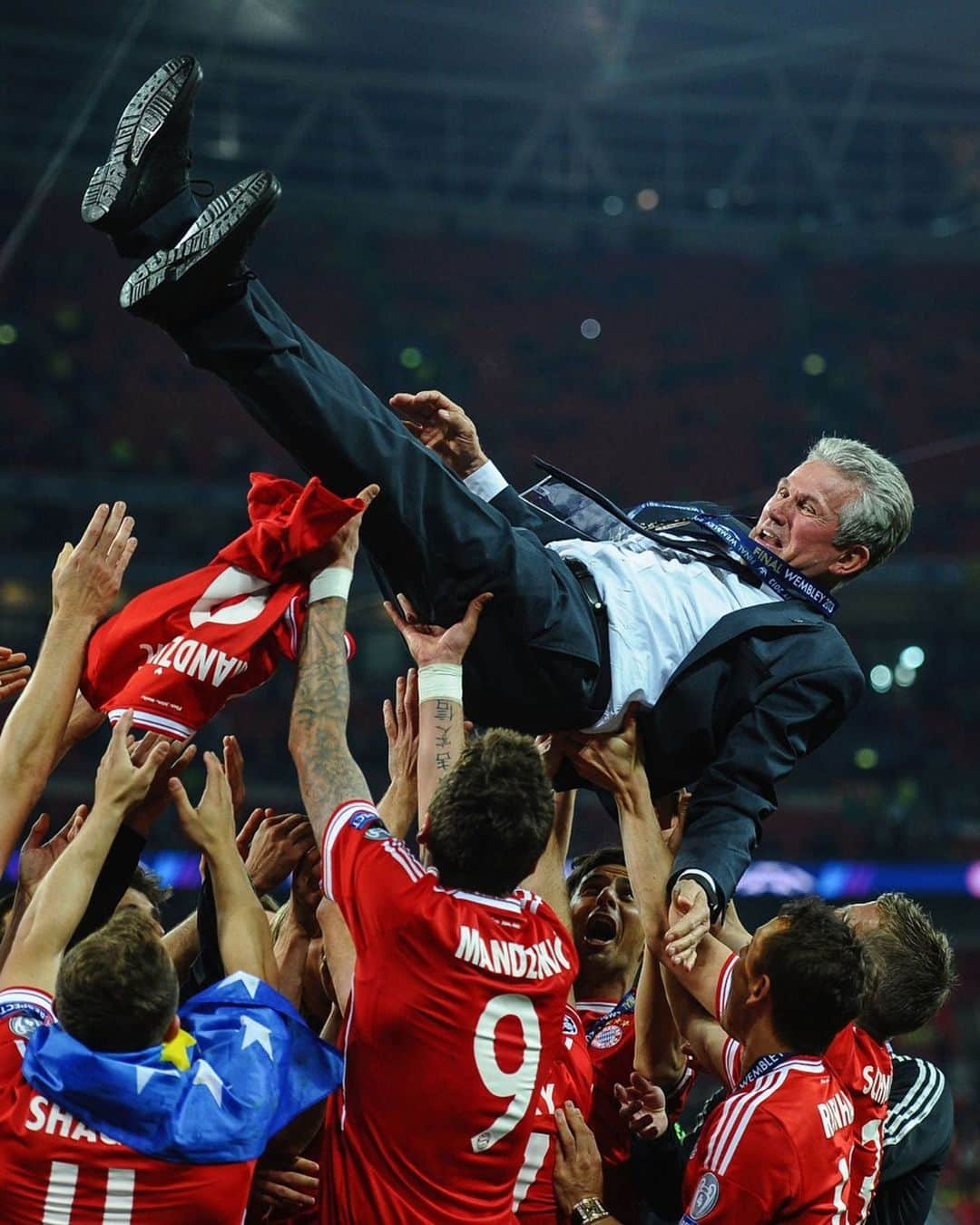 バイエルン・ミュンヘンさんのインスタグラム写真 - (バイエルン・ミュンヘンInstagram)「Heroes live FOREVER! 🏆🔥 #FlashbackFriday #Wembley2013  ____ #MiaSanMia #FCBayern #packmas #ChampionsLeague #Champions #UCL #football #soccer #Fußball @championsleague」3月28日 3時06分 - fcbayern