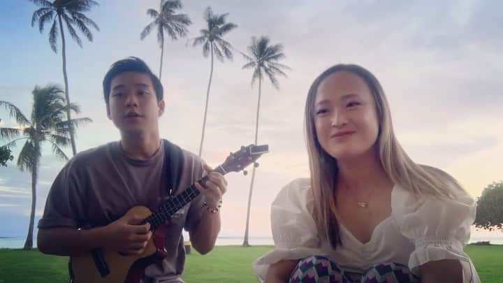 Eden Kaiのインスタグラム：「“So Sick - Ne-Yo” Improv cover with ANNA ISHII ( @annaishii94 )  ANNAさんとハワイで即興コラボ！楽しかったです😊🙏✨ ： ： #ANNAISHII #NeYo #SoSick #ニーヨ #cover #improvcover #Ukulele #Hawaii #Oahu #Honolulu #カバー #即興カバー #ハワイ #オアフ #ホノルル #SeilenUkulele #honuleahawaii #ilaswim」