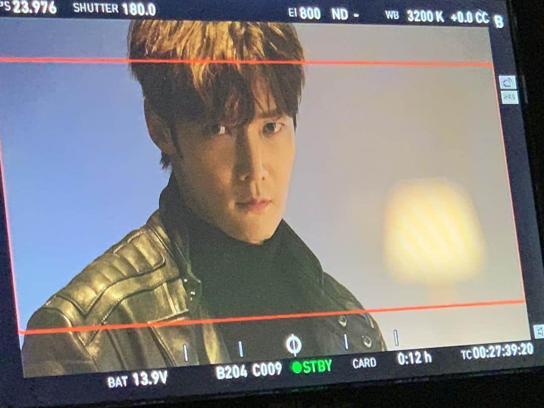 チェ・ジニョクさんのインスタグラム写真 - (チェ・ジニョクInstagram)「드디어 오늘.10시50분#ocn#루갈#첫방송 많은시청부탁드립니다.아직 갈길이 많이 남았지만 항상 멋진그림위해 노력해준 기범대역 경모 너무 고맙고 무술감독님 병진이형,옹감독,그외 무술팀분들...보통액션이 아니라 고생많으셨을텐데 넘 감사하고.이밖에도 다리 걱정해서 항상 배려해주신 강철우감독님 이정수감독님 이하 스텝분들께도 감사의 말씀드립니다(이런얘길 잘못해서..)새로운 장르의 시도라서 떨리고 긴장되지만 몸도 마음도 이겨내가면서 열심히 찍었습니다.#많은시청부탁드려요」3月28日 13時37分 - real_jinhyuk