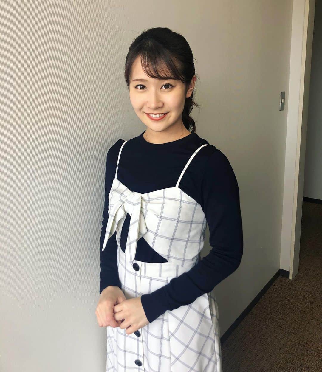 島津咲苗さんのインスタグラム写真 - (島津咲苗Instagram)「今日のデルサタ衣装です🌸 胸元がリボンのようになっていて 可愛いデザインのワンピースでした。 . . . #メーテレ #デルサタ #アナウンサー #島津咲苗 #アナウンサー衣装 #デルサタ衣装 #春服 #春服コーデ」3月28日 13時47分 - sanae_shimazu