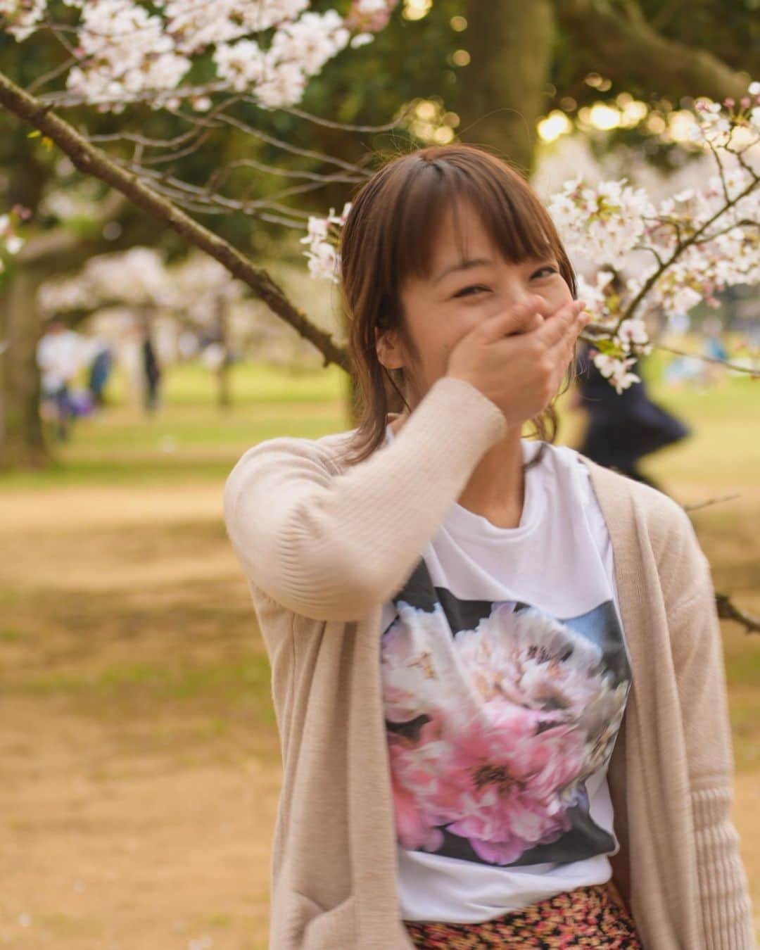 しじみさんのインスタグラム写真 - (しじみInstagram)「#ポートレート #被写体募集 #東京カメラ部 #桜 #ファインダー越しの私の世界 #写真好きな人と繋がりたい #portrait」3月28日 13時59分 - amcche