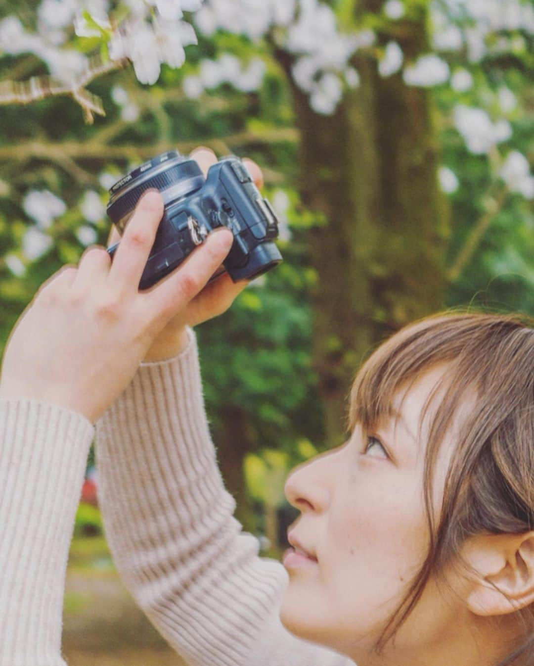 しじみさんのインスタグラム写真 - (しじみInstagram)「#ポートレート #被写体募集 #東京カメラ部 #桜 #ファインダー越しの私の世界 #写真好きな人と繋がりたい #portrait」3月28日 13時59分 - amcche