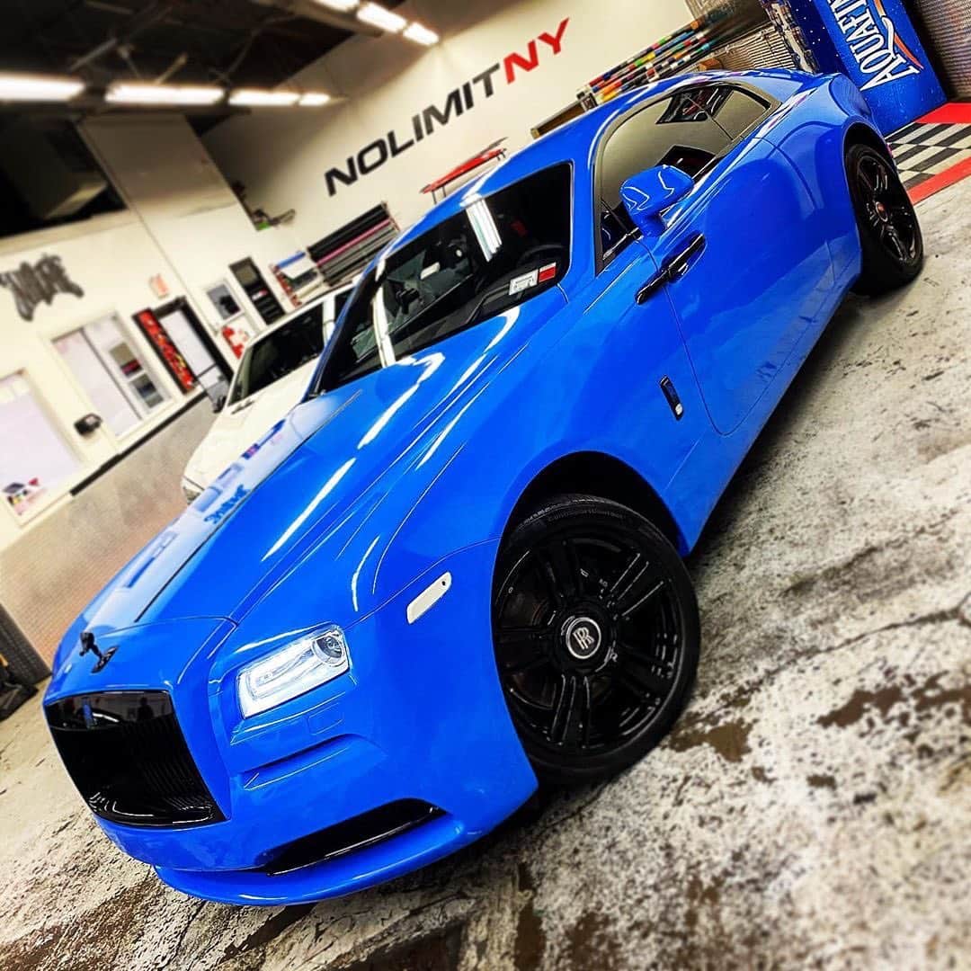 CarsWithoutLimitsさんのインスタグラム写真 - (CarsWithoutLimitsInstagram)「Blue Face #Wraith • @mr_nolimit01 & No Limit Auto Body  #carswithoutlimits @beastpreneur」3月28日 5時53分 - carswithoutlimits