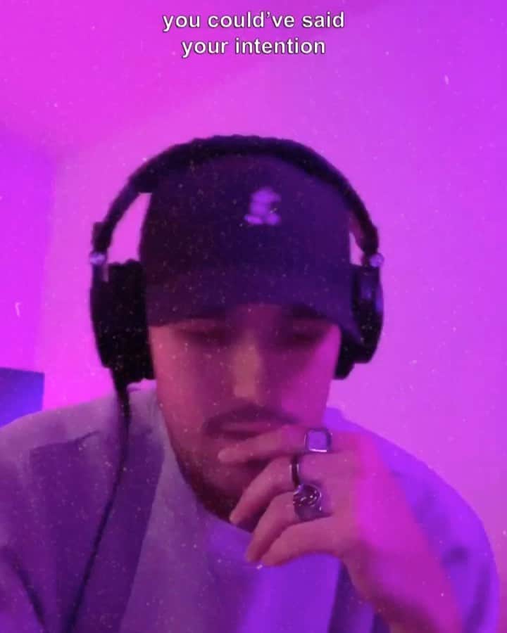 のインスタグラム：「“all you know” day 4 of quarantine sessions... song inspired by my baby drake i do be loving that man」