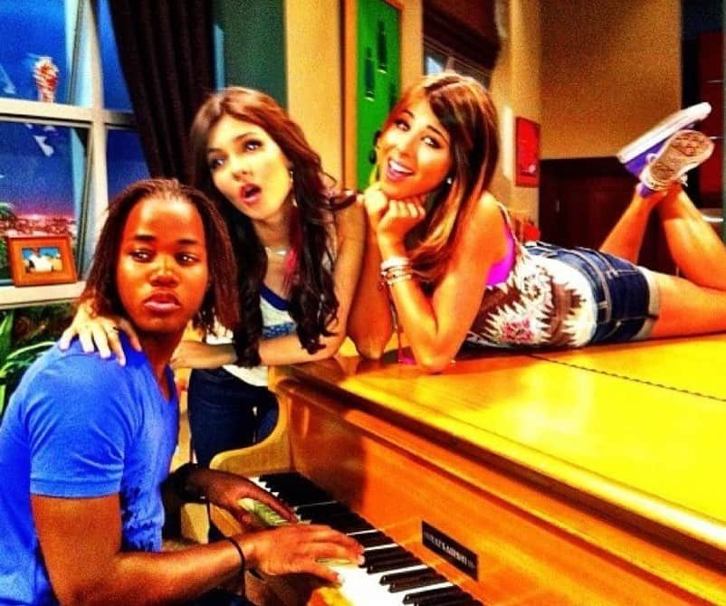 ヴィクトリア・ジャスティスさんのインスタグラム写真 - (ヴィクトリア・ジャスティスInstagram)「#10yearsofVictorious  The nostalgia is so real right now you guys 😭♥️」3月28日 6時21分 - victoriajustice