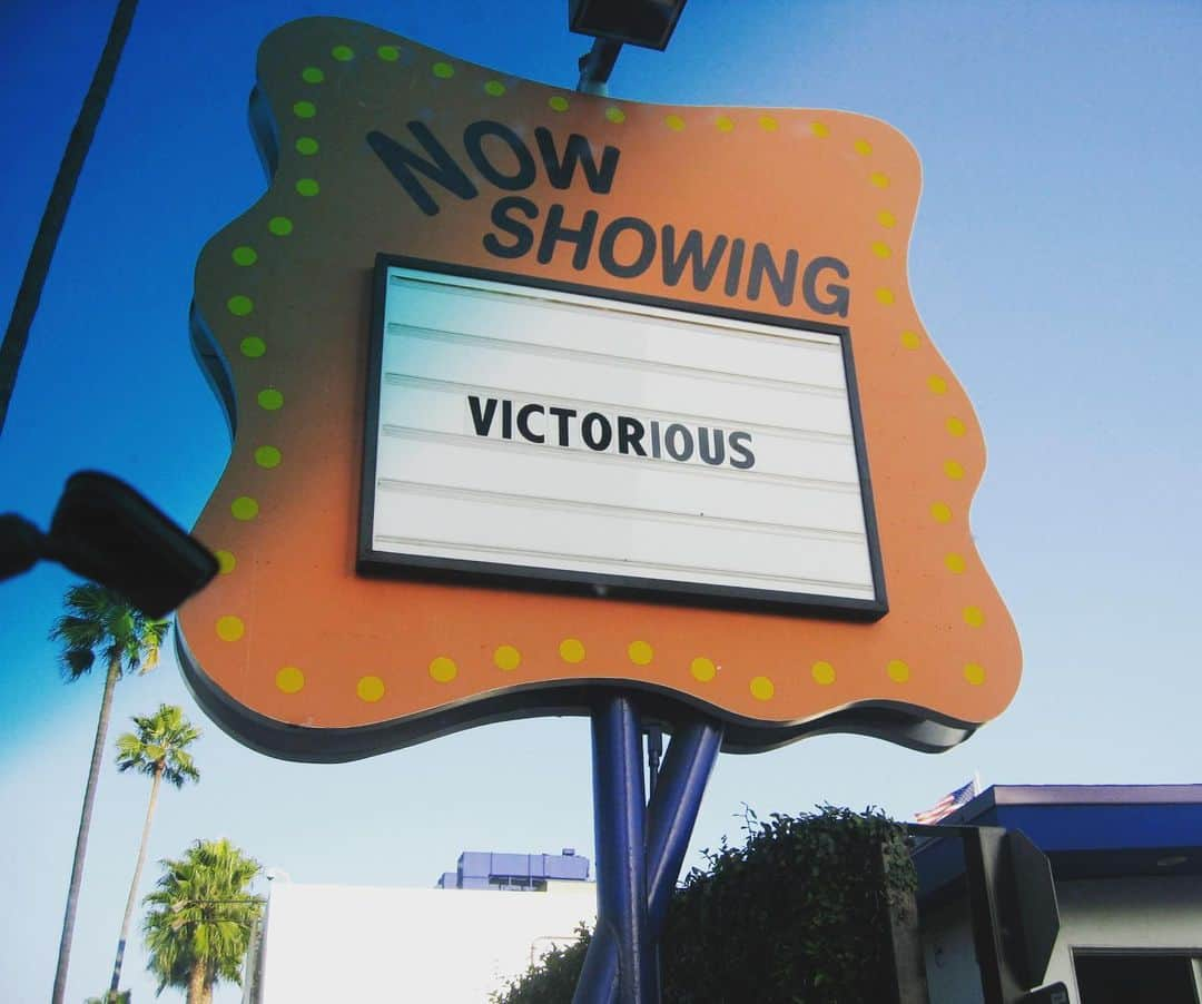 ヴィクトリア・ジャスティスさんのインスタグラム写真 - (ヴィクトリア・ジャスティスInstagram)「#10yearsofVictorious  The nostalgia is so real right now you guys 😭♥️」3月28日 6時21分 - victoriajustice