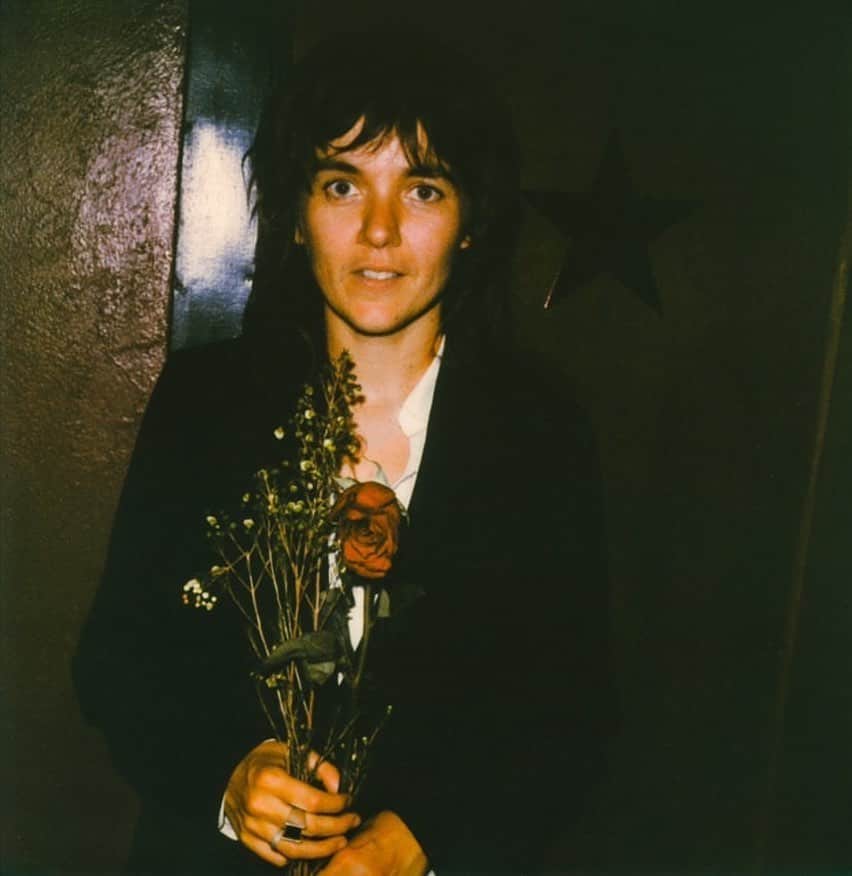 コートニー・バーネットのインスタグラム：「14/02/2020 🌹 Polaroid by @poonehghana」