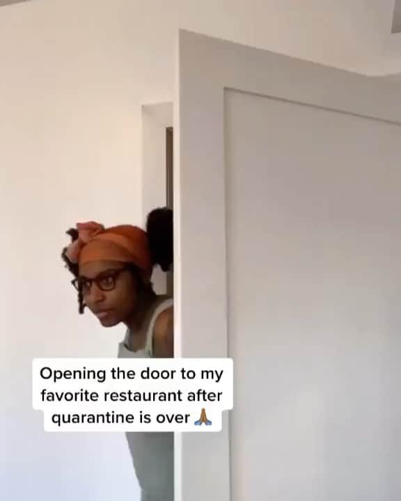 Paul Octaviousのインスタグラム：「👩🏾‍🍳 I really miss all my fav restaurants, staff & cooks! This video from @kiacooks is how we’ll all feel once we can enter their establishments again and had me!  I know a lot of us are trying to help and take care of ourselves, but if you can support all the gofundme’s you see  around supporting folks in hospitality/ artist and call your reps.  little goes a long way.  Chicago is such a food city and it sucks seeing all the friends & fam in the hospitality industry affected.  There is a Fundraiser helping about 100+ different restaurants in the city. Buy a shirt / or to support our lovely folks! Head over to @stockmfgco to help out with beautiful merch designed by @struggle_inc」