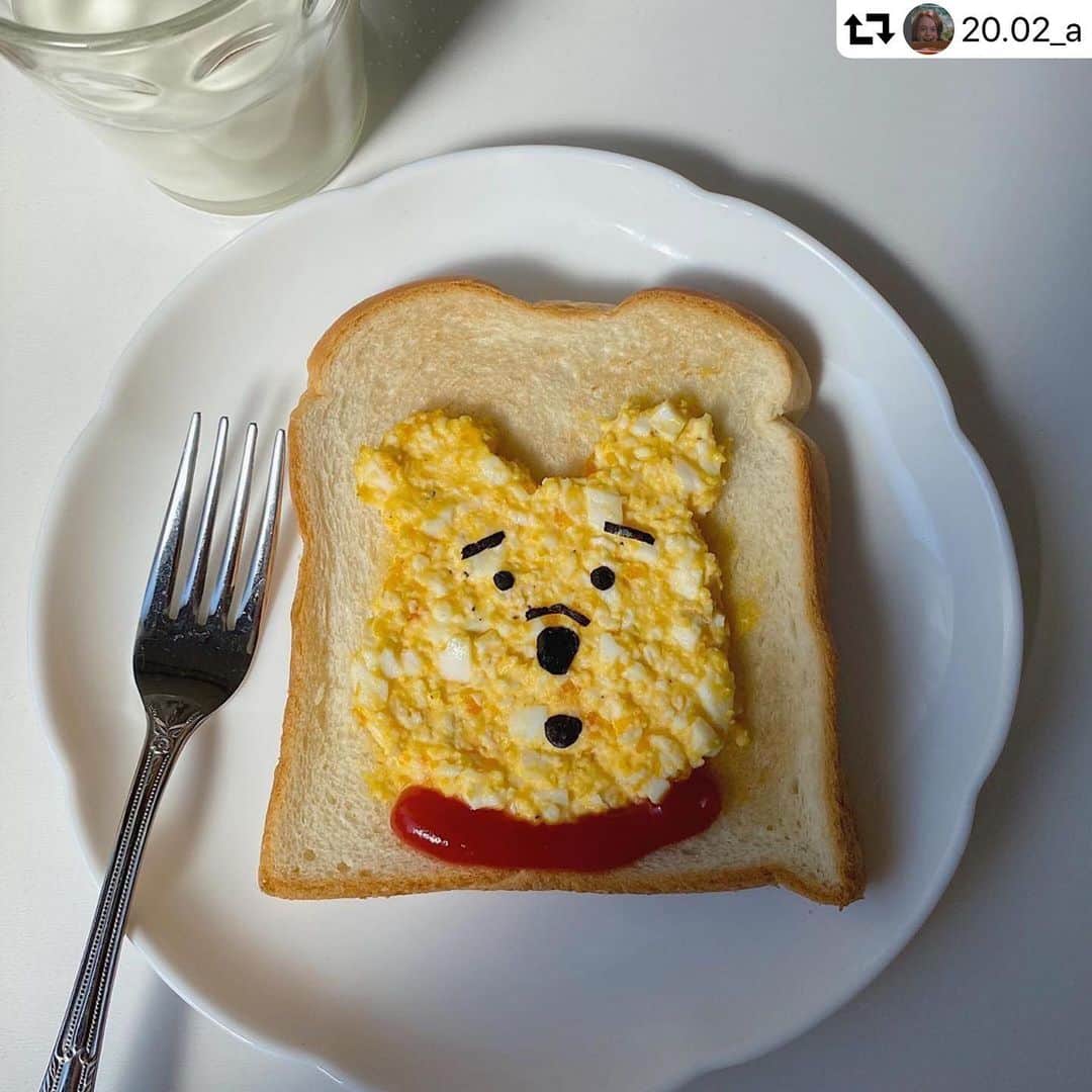 睦のインスタグラム：「可愛すぎて、 食べれないっ。  でも食べたーい😆  repost @20.02_a ・・・ これはトレーニング😤😤 이번 좀 실패 ㅋㅋㅋㅋㅋ 못생긴  #トースト　 #toast  #toastbread  #art  #アート　 #hunny  #honey  #朝食  #くまのプーさん  #はちみつ　 #disney  #cute  #プーさん　 #プー　 #発見  #breakfast  #cooking  #テンション上がる  #pooh  #winniethepooh  #食べたい  #プーちゃん  #hundredacrewoods  #ssw  #作詞家  #artist  #lyricist  #model  #井上睦都実 #睦」
