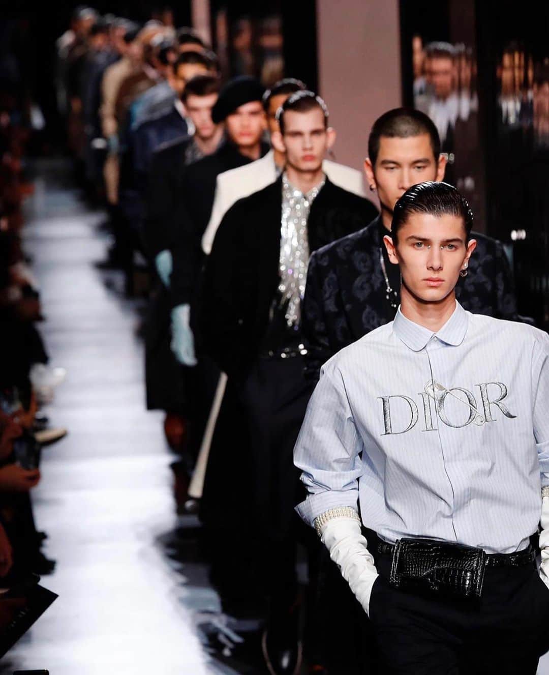 キム・ジョーンズのインスタグラム：「@dior via @luomovogue missing the gang !」