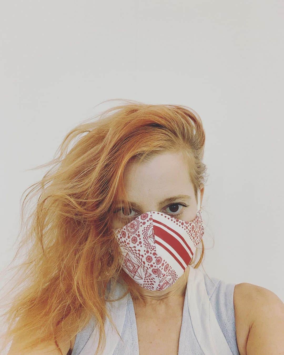 スリーアズフォーのインスタグラム：「Now Available on our shop Link in Bio “inSALAAM inSHALOM” Mask! Featuring threeASFOUR's iconic print from 2012 collection "inSALAAM inSHALOM", celebrating the textiles of both Arabic and Jewish cultures by mixing the geometric patterns of the TWO worlds and uniting them as ONE !  We are donating 10% of each purchase towards creating medical masks for  the support of the health community in New York City  All masks are limited edition - One of A kind ! #mask」