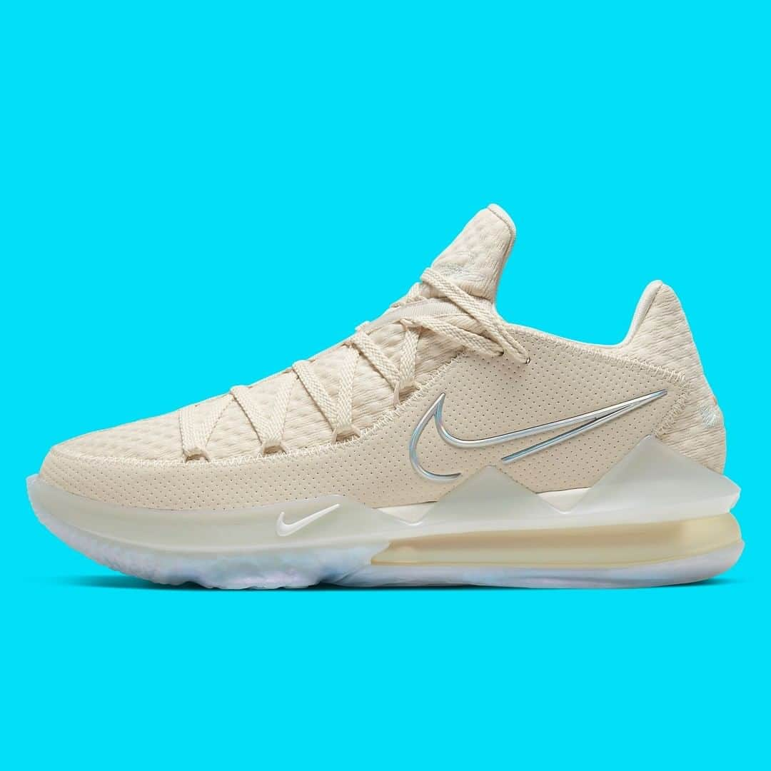 Sneaker Newsさんのインスタグラム写真 - (Sneaker NewsInstagram)「An Easter-themed Nike LeBron 17 Low appears with elegant cream uppers and subtle color accents on the lace-tips and crown logo. For a closer look, tap the link in our bio.」3月28日 7時00分 - sneakernews