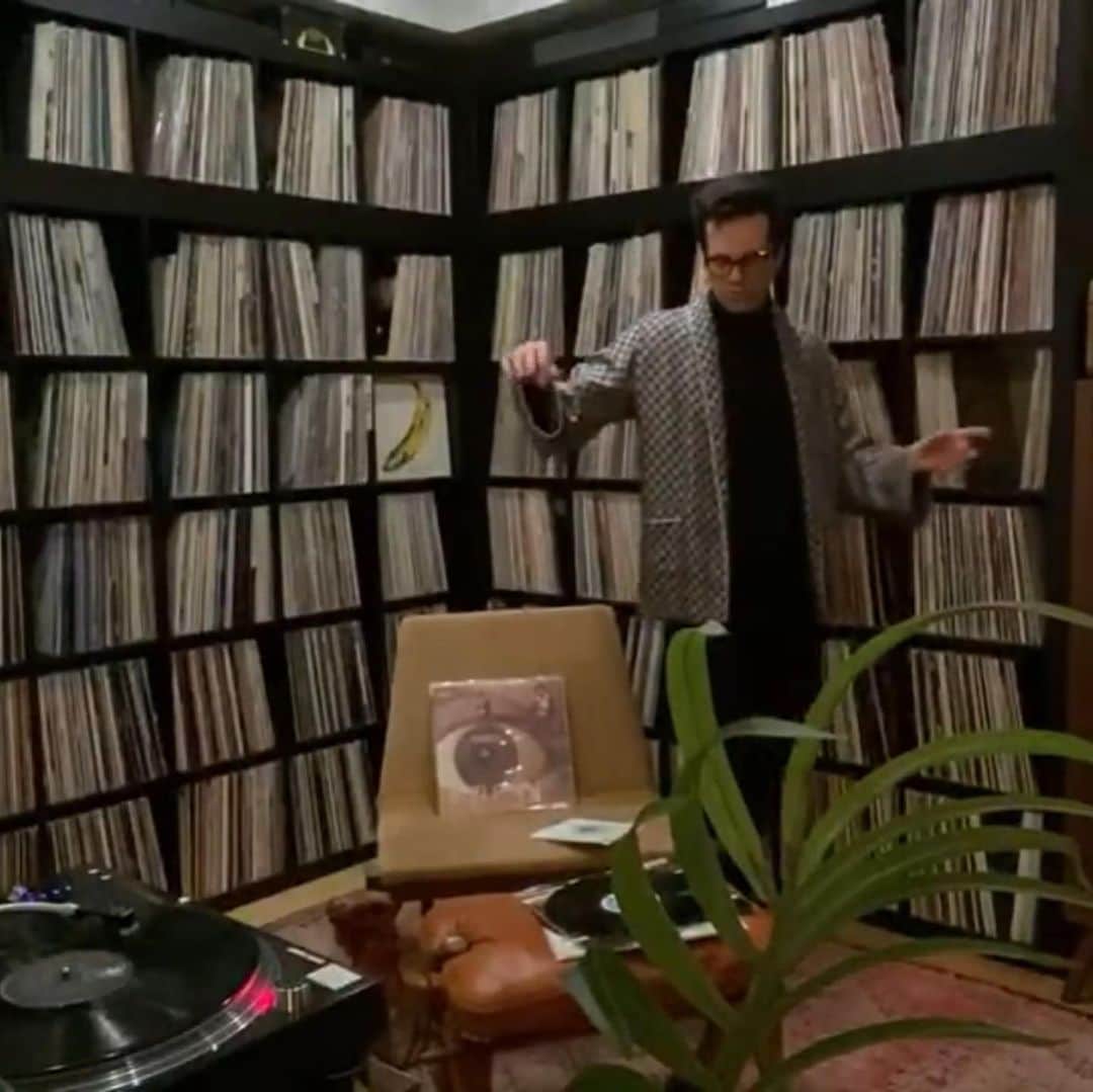 メイヤー・ホーソーンのインスタグラム：「Last night was so tite! Love to everyone who tuned in for Wine & Vinyl Hour ❤️ NEW HAWTHORNE RADIO out now and I played a groovy NEW MH song in it goooooo」