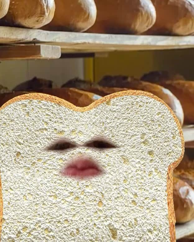 クレア・コフィーのインスタグラム：「This message brought to you by #bread. #QuarantineDayWtf」