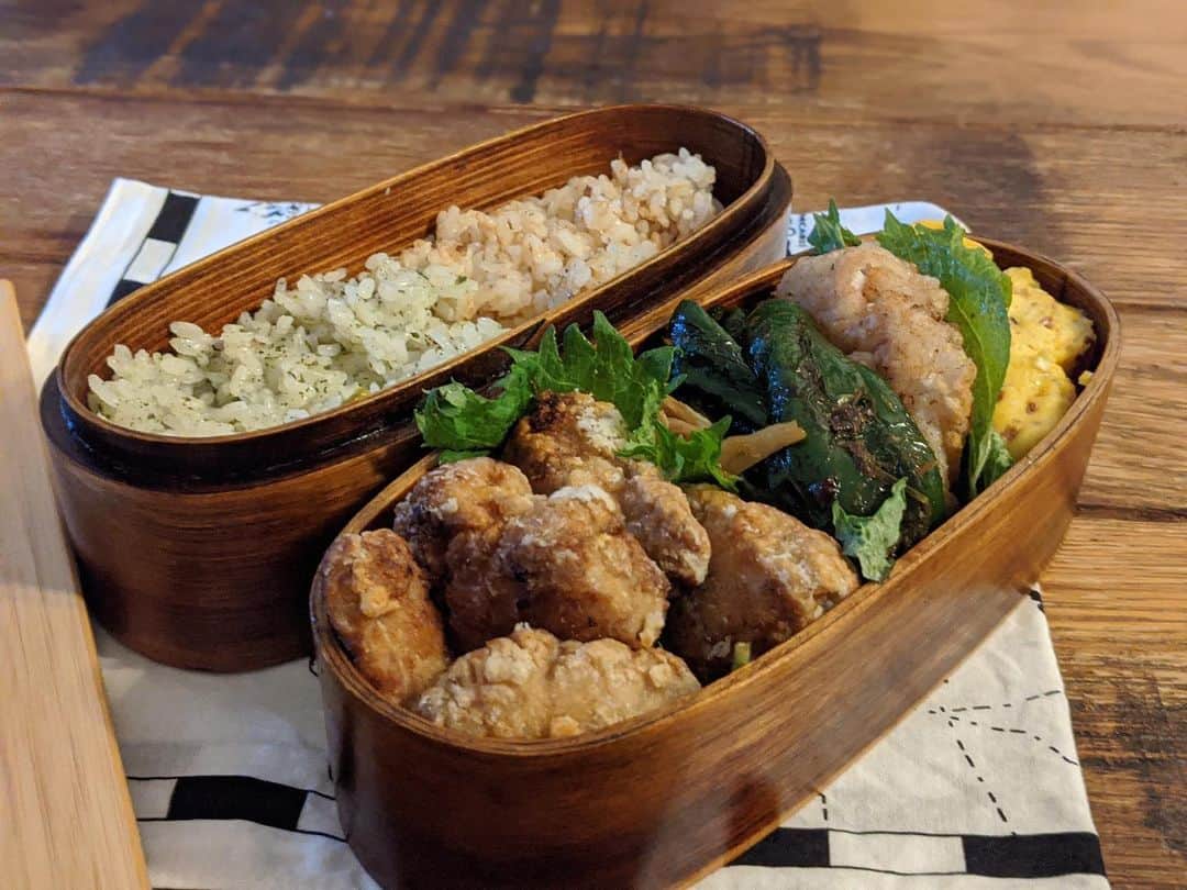藤田敦子のインスタグラム：「ㅤㅤㅤ 【#blendabento 】 いつかのお弁当。 毎度同じような具ばかりになる🤣 ㅤㅤㅤㅤ ✔︎ @usagifarm_ai の生姜焼きのタレでつけた唐揚げ ✔︎ごぼうのきんぴら ✔︎ピーマン焼き浸し ✔︎たらの塩麹漬けムニエル風 ✔︎出汁巻卵 ㅤㅤ」