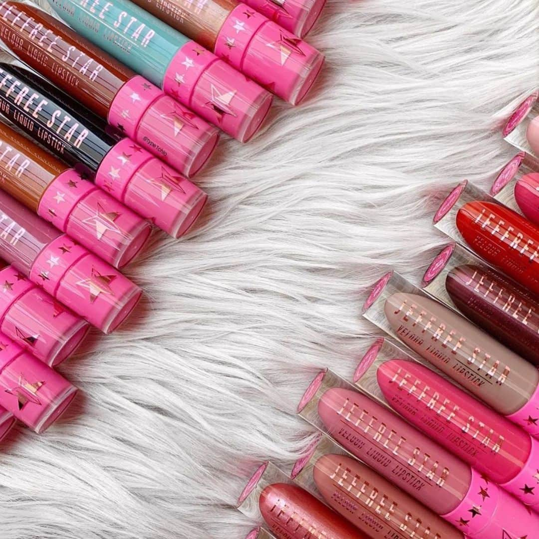 Jeffree Star Cosmeticsさんのインスタグラム写真 - (Jeffree Star CosmeticsInstagram)「Did you add any #velourliquidlipsticks to your collection today? 🌟💖 Photo by: @type1chlo ✨ #jeffreestarcosmetics」3月28日 9時06分 - jeffreestarcosmetics