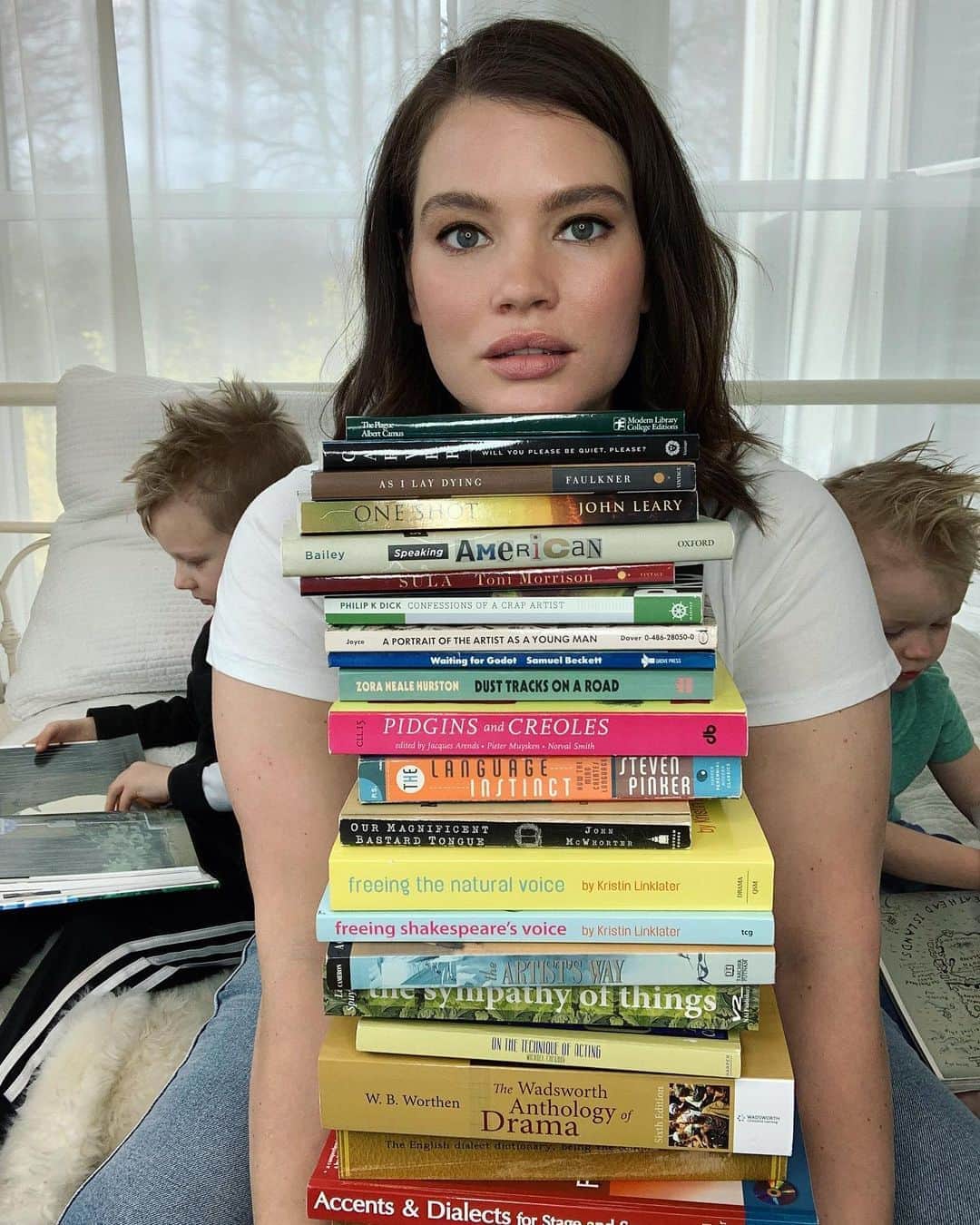 のインスタグラム：「My personal reading list #WhileAtHome. And for a resource hub on everything #covid_19 from jobs and grants to how you can help, homeschooling tips or getting tested, head to the link in my bio. #stayhome #whileathome #notalone」