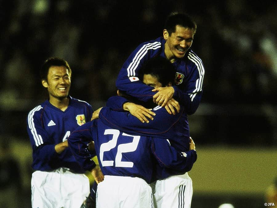 日本サッカー協会さんのインスタグラム写真 - (日本サッカー協会Instagram)「【#OnThisDay】2003.3.28🔙 ・ 国際親善試合 #日本代表 2-2 ウルグアイ代表 📍国立競技場 ⚽中村俊輔 稲本潤一 ・ #ジーコ 監督率いる日本代表と、レコバ、フォルランらを擁するウルグアイ代表との一戦が行われました。 ・ GK #川口能活 DF #秋田豊 #名良橋晃 #服部年宏 #森岡隆三 MF #中田英寿 #中村俊輔 ⇒HT #三都主アレサンドロ #稲本潤一 #小野伸二 ⇒HT #中田浩二 FW #鈴木隆行 ⇒75' #黒部光昭 #高原直泰 ・ #jfa #daihyo #samuraiblue」3月28日 11時19分 - japanfootballassociation