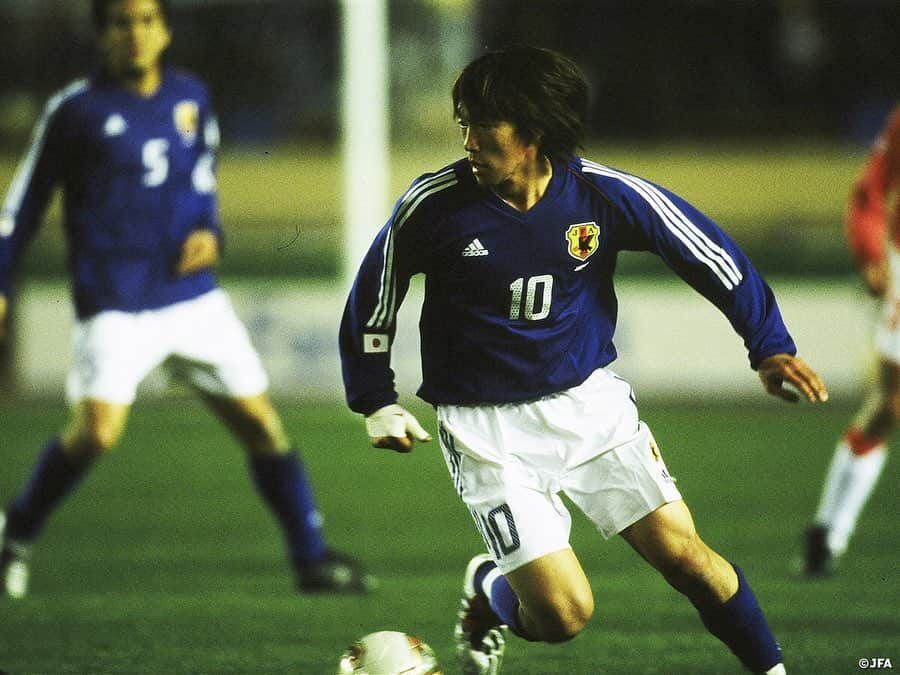 日本サッカー協会さんのインスタグラム写真 - (日本サッカー協会Instagram)「【#OnThisDay】2003.3.28🔙 ・ 国際親善試合 #日本代表 2-2 ウルグアイ代表 📍国立競技場 ⚽中村俊輔 稲本潤一 ・ #ジーコ 監督率いる日本代表と、レコバ、フォルランらを擁するウルグアイ代表との一戦が行われました。 ・ GK #川口能活 DF #秋田豊 #名良橋晃 #服部年宏 #森岡隆三 MF #中田英寿 #中村俊輔 ⇒HT #三都主アレサンドロ #稲本潤一 #小野伸二 ⇒HT #中田浩二 FW #鈴木隆行 ⇒75' #黒部光昭 #高原直泰 ・ #jfa #daihyo #samuraiblue」3月28日 11時19分 - japanfootballassociation