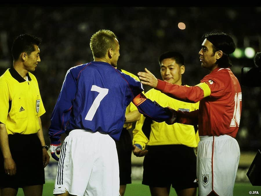 日本サッカー協会さんのインスタグラム写真 - (日本サッカー協会Instagram)「【#OnThisDay】2003.3.28🔙 ・ 国際親善試合 #日本代表 2-2 ウルグアイ代表 📍国立競技場 ⚽中村俊輔 稲本潤一 ・ #ジーコ 監督率いる日本代表と、レコバ、フォルランらを擁するウルグアイ代表との一戦が行われました。 ・ GK #川口能活 DF #秋田豊 #名良橋晃 #服部年宏 #森岡隆三 MF #中田英寿 #中村俊輔 ⇒HT #三都主アレサンドロ #稲本潤一 #小野伸二 ⇒HT #中田浩二 FW #鈴木隆行 ⇒75' #黒部光昭 #高原直泰 ・ #jfa #daihyo #samuraiblue」3月28日 11時19分 - japanfootballassociation