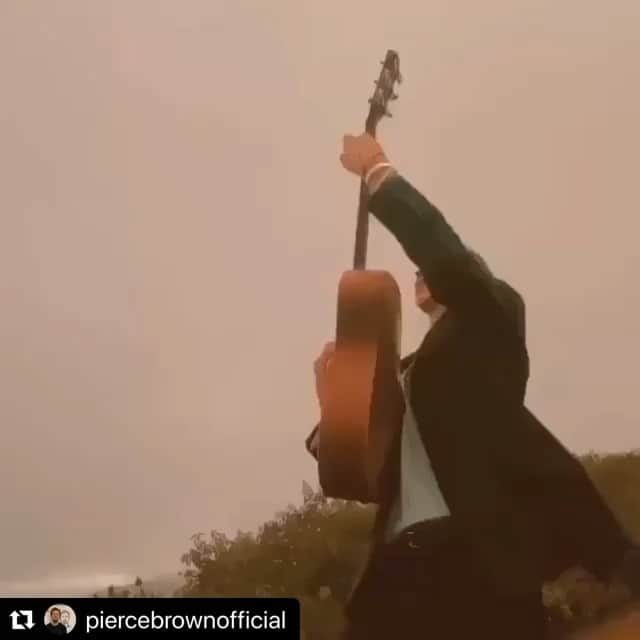 のインスタグラム：「This unbelievably talented friend just released his EP “Winter”! Check it out (link in bio)! I’ve been lucky to sit on the floor with Willow and a few other friends to jam over a glass of wine á la hippies around a camp fire and I can’t wait for everyone to get to know his talent 🎶 follow him at @willowrobinson . Este amigo super talentoso acabou de lançar a sua canção “Winter” (link na bio) Já me sentei ao pé dele no chão rodeados de amigos, a tomar um copito de vinho que nem hippies à volta da fogueira, mal consigo esperar que conheçam o talento dele 🎶 Sigam-no em @willowrobinson  #Repost @piercebrownofficial with @make_repost ・・・ My brother from another mother/Quarantine buddy, @willowrobinson just released his EP “Winter”. Music, like most else these days, has become a factory of mass produced soundalikes perfectly calibrated to become marketing machines. To find something honest, raw, and meaningful is rare. To see an artist whose talent is only eclipsed by his work ethic inspires the hell out of me. Willow moved to the US to make this EP (and forthcoming album). He slept on the studio floor, worked graveyard shifts, hustled his ass off, and somehow remains one of the most compassionate humans I know. Except when he shreds a guitar solo. Then he’s savage as a mechanized mongolian. If you like rooting for the good souls out there, give his EP some love. Link in bio」