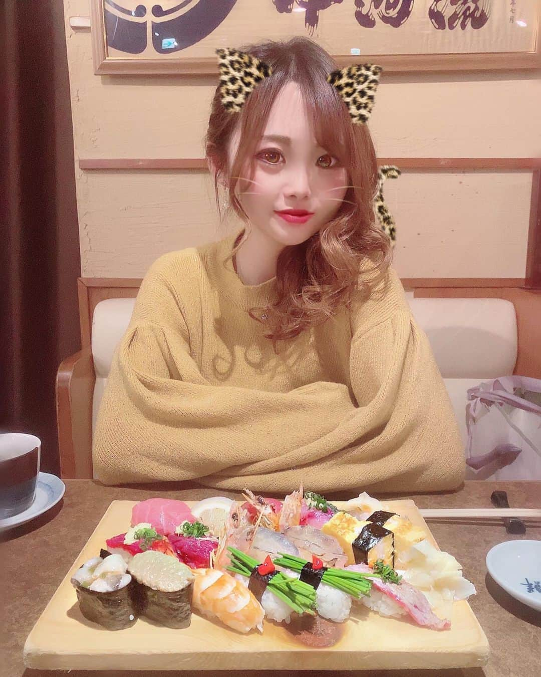 のんのんさんのインスタグラム写真 - (のんのんInstagram)「. . 2020.03.28 . もはや食べ物投稿しかないが…😅笑 先日友達と仕事終わりお寿司🍣いきました . のん、ここ最近成長が見られました😳‼️ な、な、なんと…マグロが食べれるようになりました‼️ . いいとこのマグロは美味しい🤤 . 以上‼️のんの最近の出来事でした🤣 次の出勤は明日の日曜日です‼️ . .  #中洲 #歌舞伎町  #名古屋 #ミナミ #すすきの #錦 #キャバクラ #ニュークラブ #ラウンジ #ガールズバー #朝キャバ #昼キャバ #朝昼キャバ #キャバ嬢 #ホステス #ポケパラ #ナイツネット #きゃばきゃば #キャバコレ #AV女優 #撮影 #宣材写真 #モデル #ドレス #バリポケ  #ドンペリ #ソウメイ#アルマンド #シャンパン」3月28日 11時31分 - riohakata_non1221m