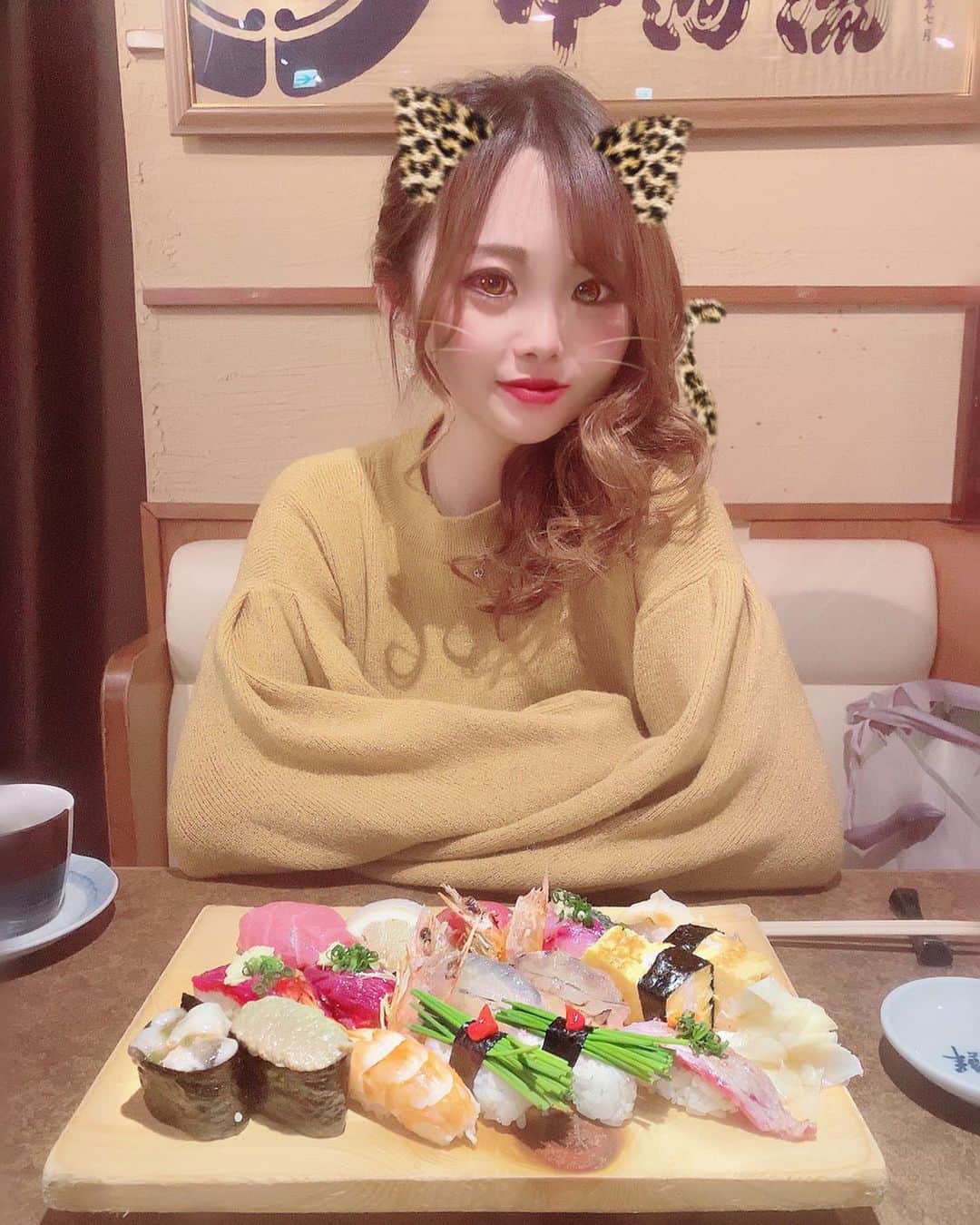 のインスタグラム：「. . 2020.03.28 . もはや食べ物投稿しかないが…😅笑 先日友達と仕事終わりお寿司🍣いきました . のん、ここ最近成長が見られました😳‼️ な、な、なんと…マグロが食べれるようになりました‼️ . いいとこのマグロは美味しい🤤 . 以上‼️のんの最近の出来事でした🤣 次の出勤は明日の日曜日です‼️ . .  #中洲 #歌舞伎町  #名古屋 #ミナミ #すすきの #錦 #キャバクラ #ニュークラブ #ラウンジ #ガールズバー #朝キャバ #昼キャバ #朝昼キャバ #キャバ嬢 #ホステス #ポケパラ #ナイツネット #きゃばきゃば #キャバコレ #AV女優 #撮影 #宣材写真 #モデル #ドレス #バリポケ  #ドンペリ #ソウメイ#アルマンド #シャンパン」