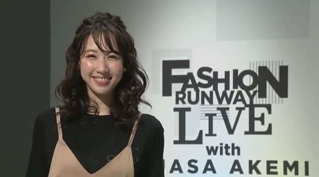 崎本ゆかりのインスタグラム：「QVC⍣FASHION RUNWAY LIVE 昨夜23時は久しぶりのRunwayLiveでした☆ 5枚目は0時から冒頭のみ出演。珍しく5人で 一瞬だったけど嬉し楽しかった〜♡ こんな時ですが 自分にできることを懸命に。ご覧くださる方が一人でも多く笑顔になってくれますように.. . . 🕊 #qvcjapan#qvc#tvshow#fashionshow#movie#model#littlenewyork#andlove#fila#lovely#elegant#sporty#smile#happy#memories #お仕事#QVCジャパン#モデル#ファッション#ランウェイ#ファッションショー#アンドラブ#リトルニューヨーク#フェミニン#エレガント#スポーティー#生放送#テレビ#通販番組#🌸」