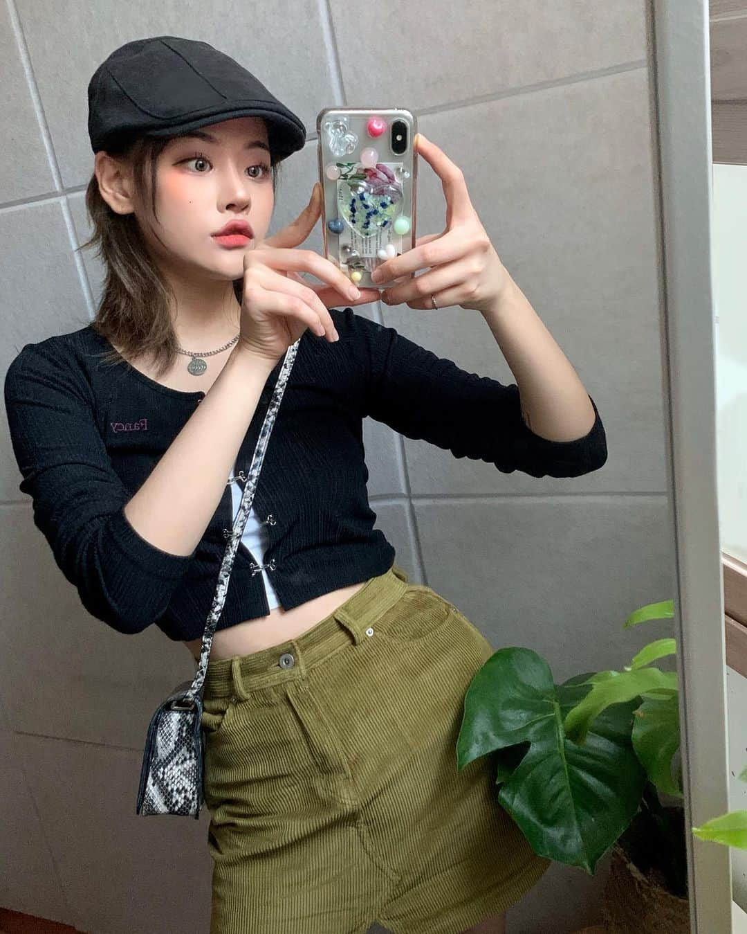 ビヤさんのインスタグラム写真 - (ビヤInstagram)「Today mood 🥑 #ootd #데일리룩 #네스티팬시클럽 #하씨네잡화점」3月28日 12時12分 - b_2ya